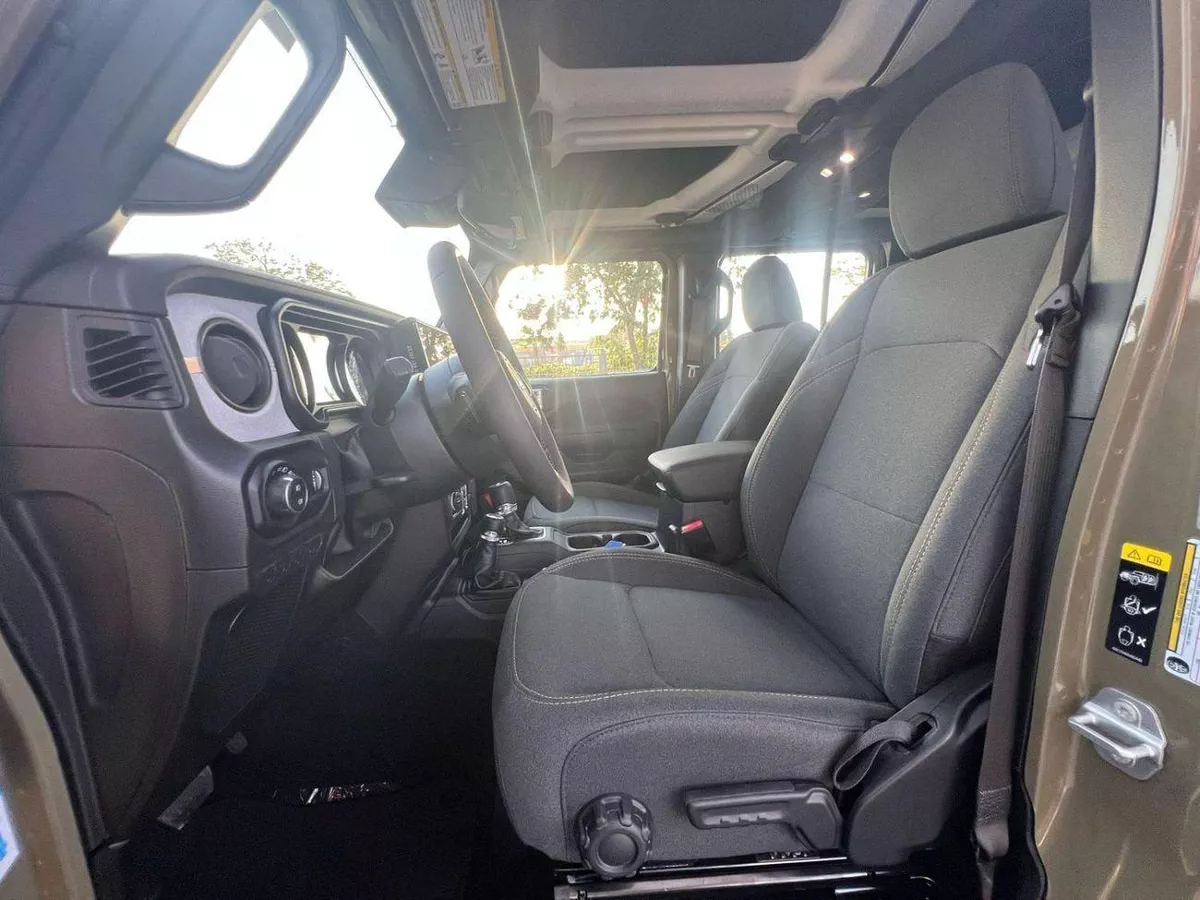 Jeep Wrangler Unlimited SPORT 2.0L A/T-9-0