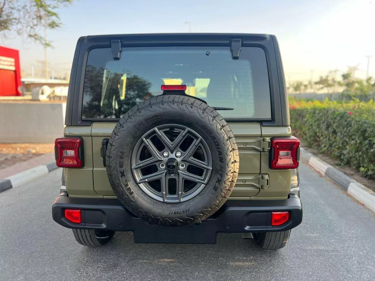 Jeep Wrangler Unlimited SPORT 2.0L A/T-5-0