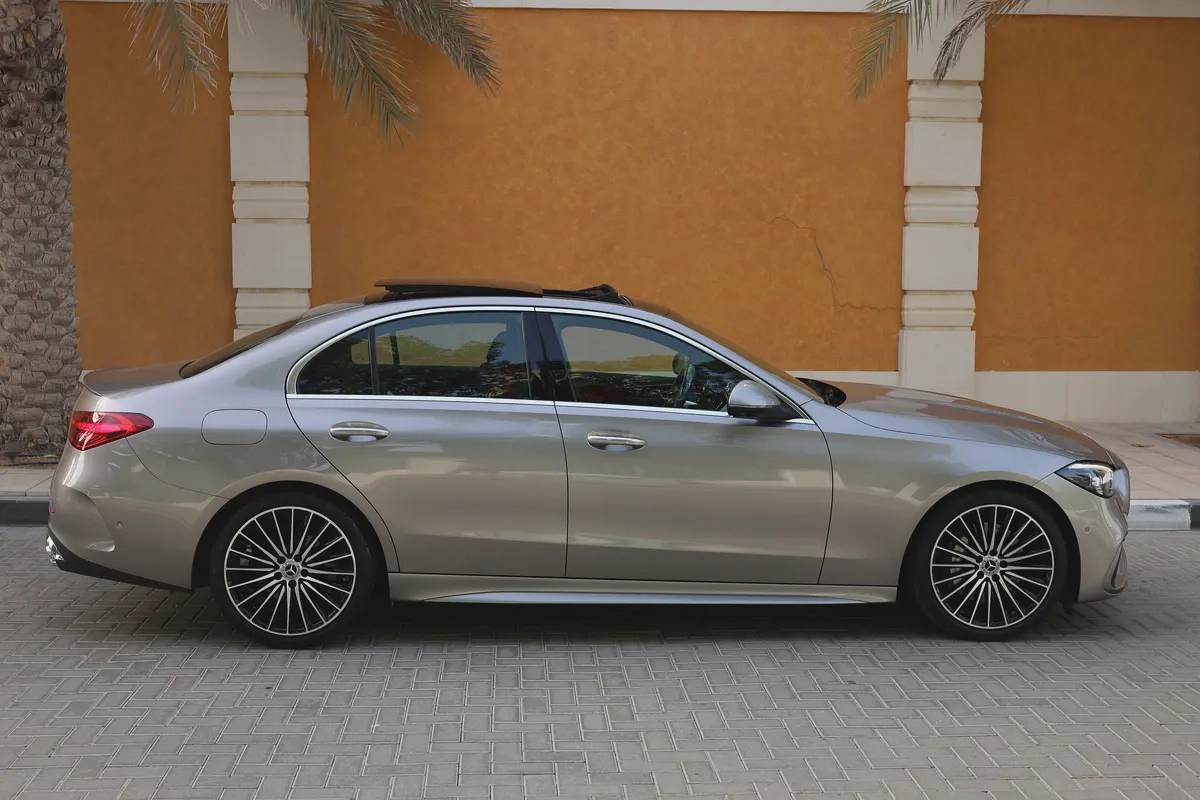 Mercedes C200 -Premium Plus 2024-12,000KM-GCC SPECS-UNDER WARRANTY-SERVICE CONTRACT-6-6