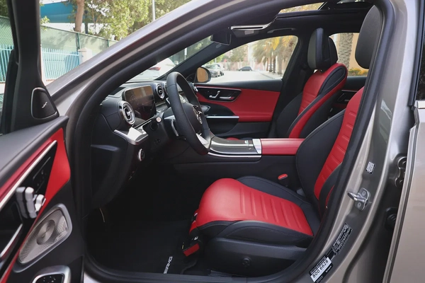 Mercedes C200 -Premium Plus 2024-12,000KM-GCC SPECS-UNDER WARRANTY-SERVICE CONTRACT