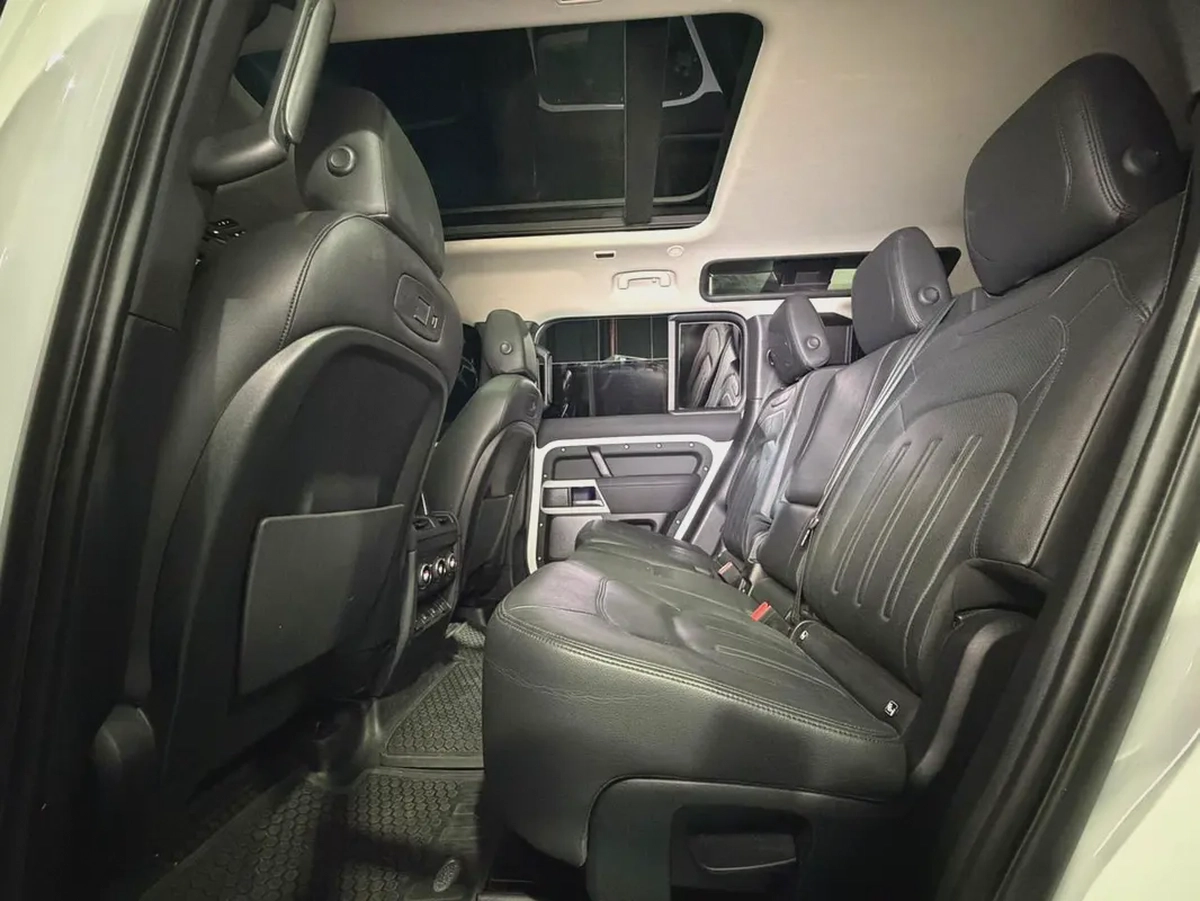 2022 Land Rover Defender 110 HSE | GCC Specs | Low Mileage-10-10