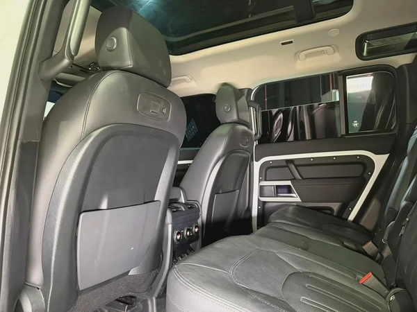 2022 Land Rover Defender 110 HSE | GCC Specs | Low Mileage