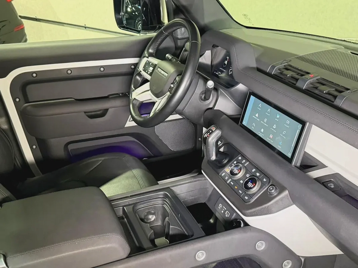 2022 Land Rover Defender 110 HSE | GCC Specs | Low Mileage-14-14