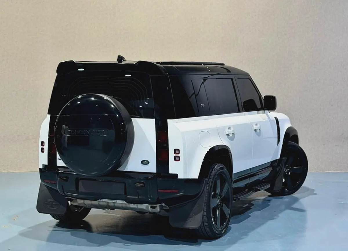 2022 Land Rover Defender 110 HSE | GCC Specs | Low Mileage-4-4