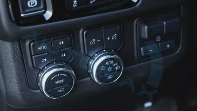 2025 GMC Yukon AT4 Ultimate 6.2L V8 4X4 GCC With  2 Years Warranty Or 100,000 km at Official Dealer-11