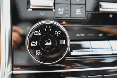 2026 Nissan Patrol LE Platinum | GCC Specs | Brand New | BLACK ROOF-10
