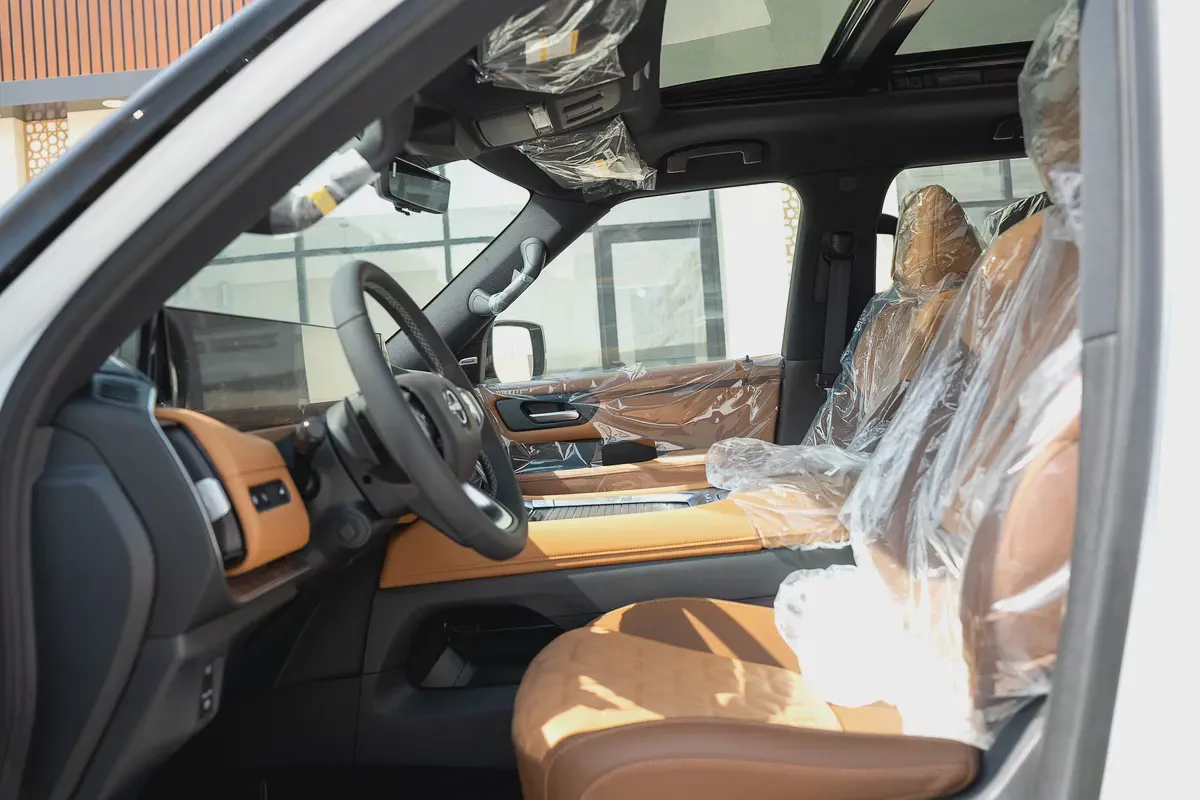 2026 Nissan Patrol LE Platinum | GCC Specs | Brand New | BLACK ROOF-8-8