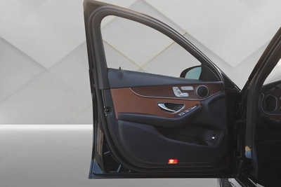 MERCEDES BENZ C300 4 MATIC - 2019 - FULLY LOADED - AMAZING PRICE-7