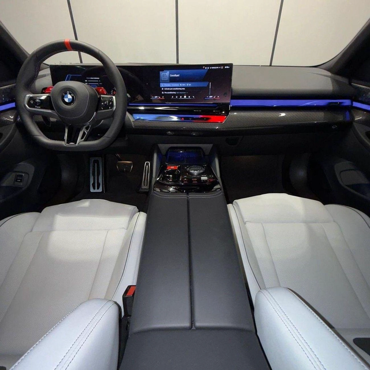 BMW M5 Hybrid BMW 5 Series M5 2026 GCC specs-11-0