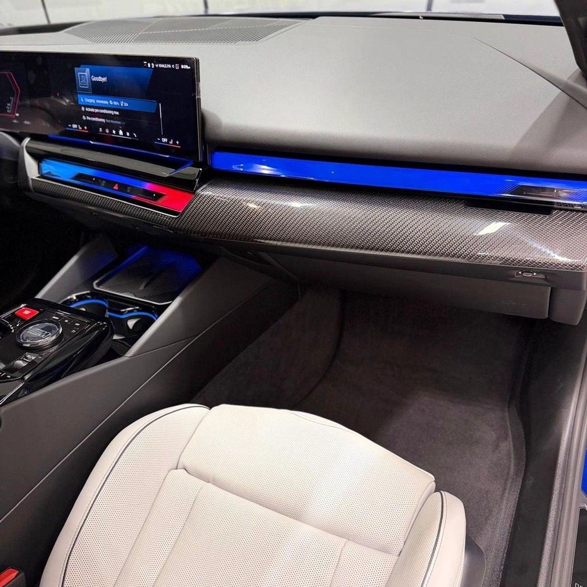 BMW M5 Hybrid BMW 5 Series M5 2026 GCC specs-17-0