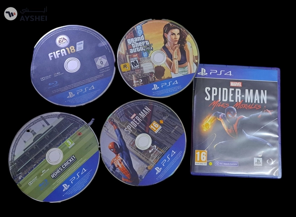 PS4 CONSOLE WITH CONTROLLERS AND CDS