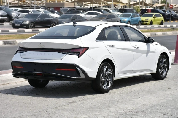 HYUNDAI ELANTRA LUXURY 2025 | WHITE LIKE