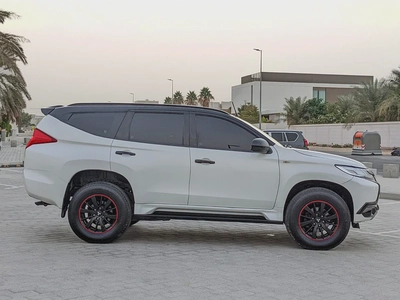 MITSUBISHI MONTERO SPORT 2019 GLS 4WD FULL OPTION GCC IN EXCELLENT CONDITION-8