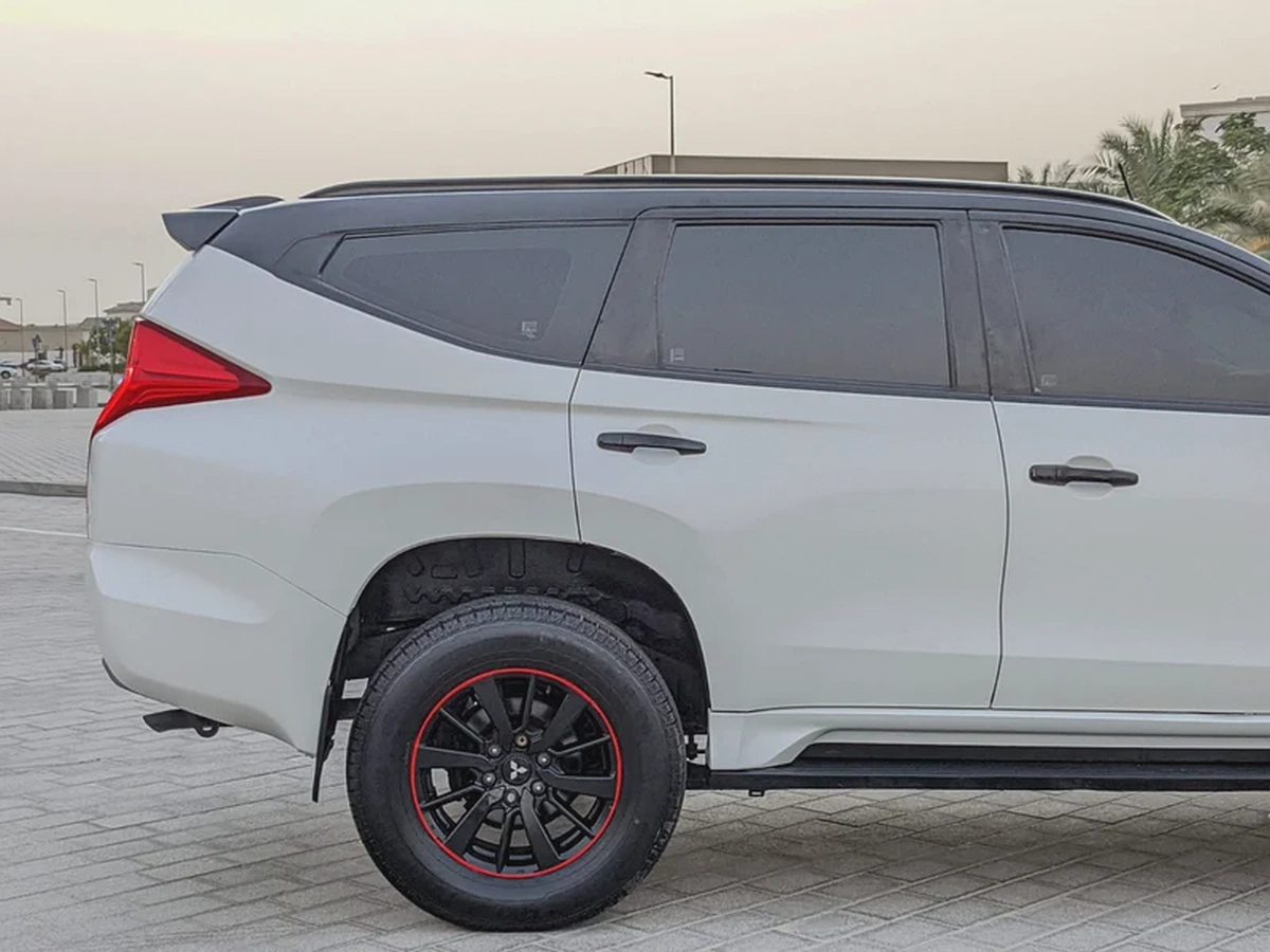 MITSUBISHI MONTERO SPORT 2019 GLS 4WD FULL OPTION GCC IN EXCELLENT CONDITION-6-6