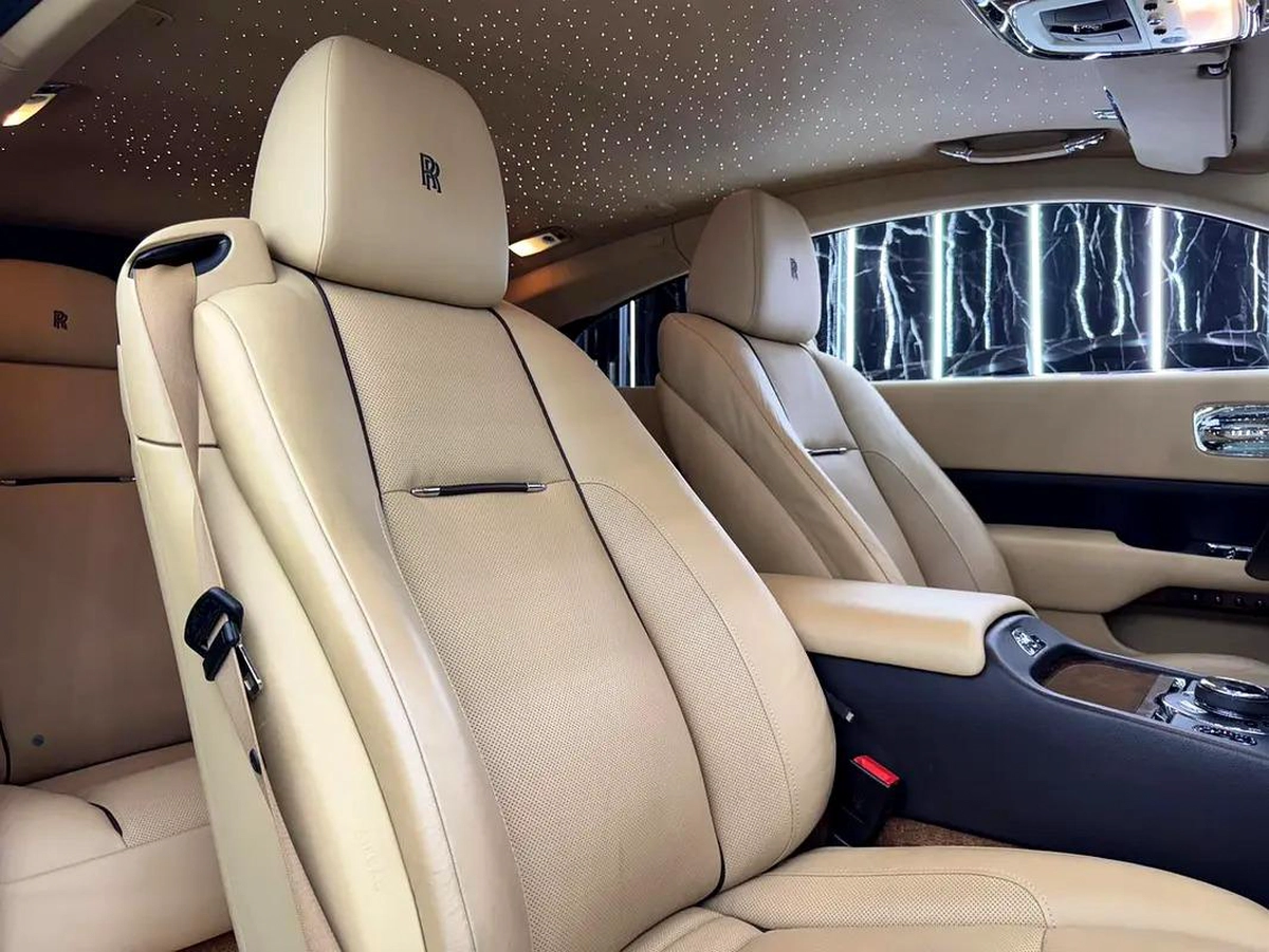 Rolls-Royce Wraith 2015 | Well Maintained | GCC Specs | Low Mileage | Full Service History-16-16