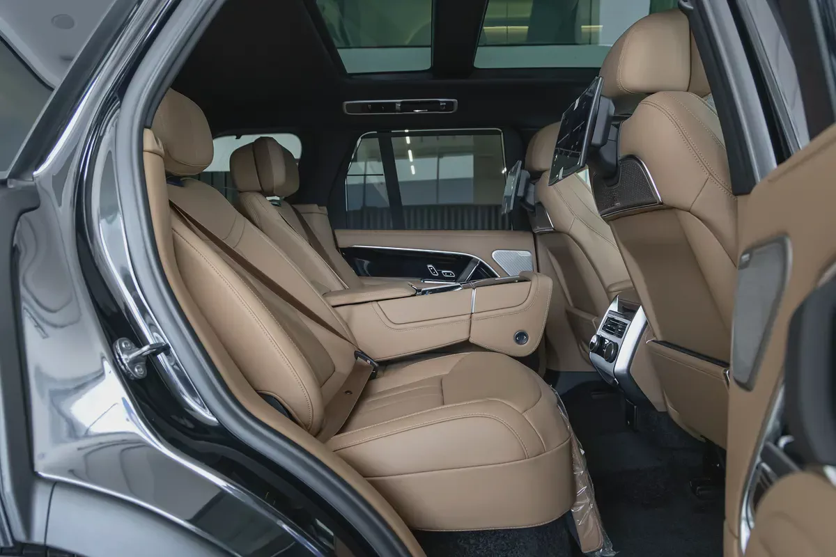 Range Rover Vogue | Autobiography | P530 | 2025 | GCC | V8 | AWD-13-13