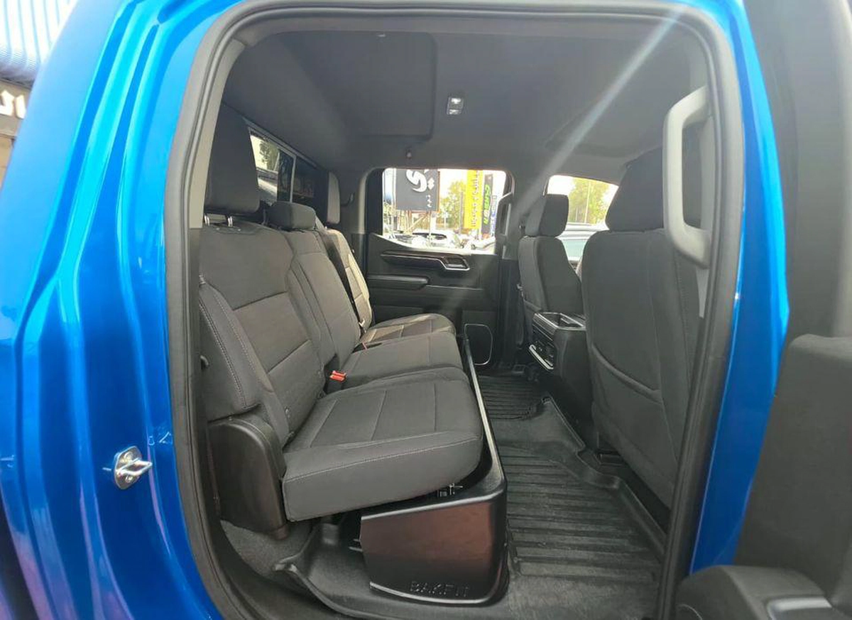 Chevrolet Silverado 5.3 V8 LT 1500 LT 2024 Canadian Specs - AED 140,000-2-2