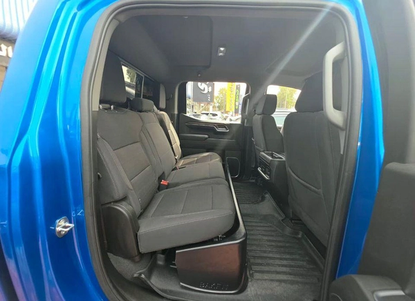 Chevrolet Silverado 5.3 V8 LT 1500 LT 2024 Canadian Specs - AED 140,000