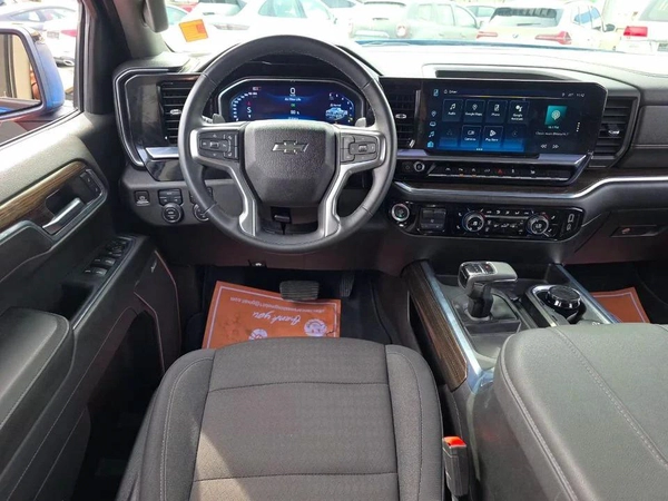 Chevrolet Silverado 5.3 V8 LT 1500 LT 2024 Canadian Specs - AED 140,000