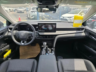 Toyota Camry GLE 2.5L Hybrid-6