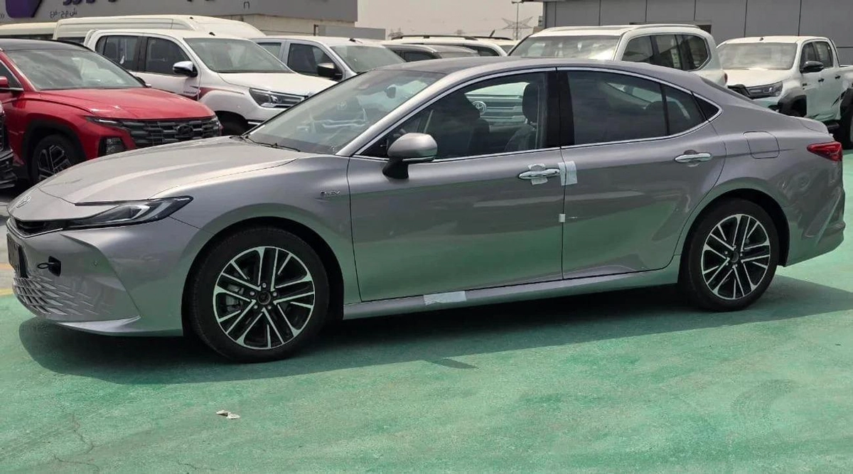 Toyota Camry GLE 2.5L Hybrid-5-5