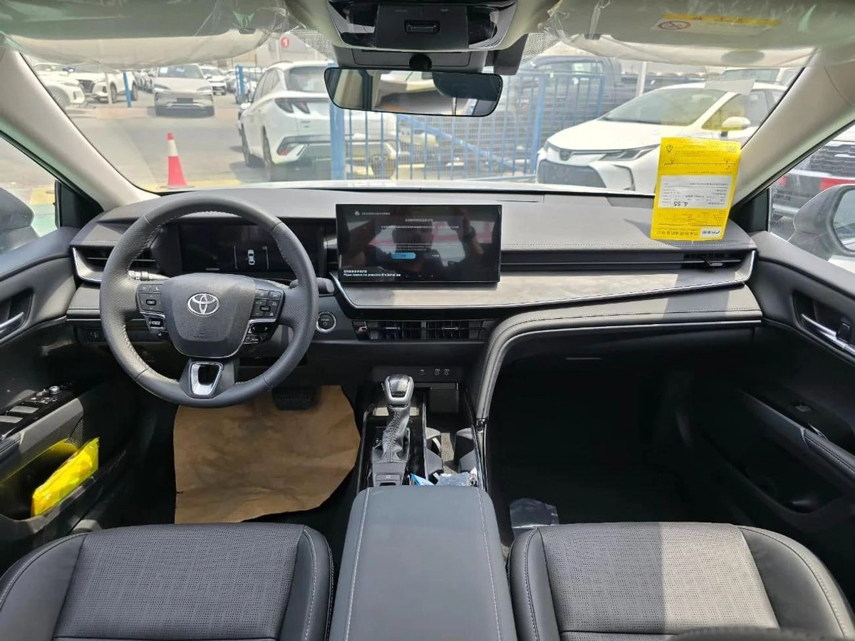 Toyota Camry GLE 2.5L Hybrid-6-6
