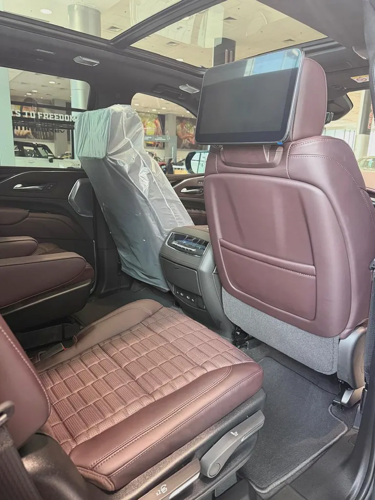 2024 Cadillac Escalade 600 Black Edition - GCC Specs - Brand New-9-9