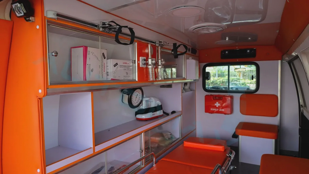 2025 CMC D260 Panel Van ( AMBULANCE ) 2.4L RWD GCC 0Km With 3 Years Or 100,000 Km Warranty-12-12
