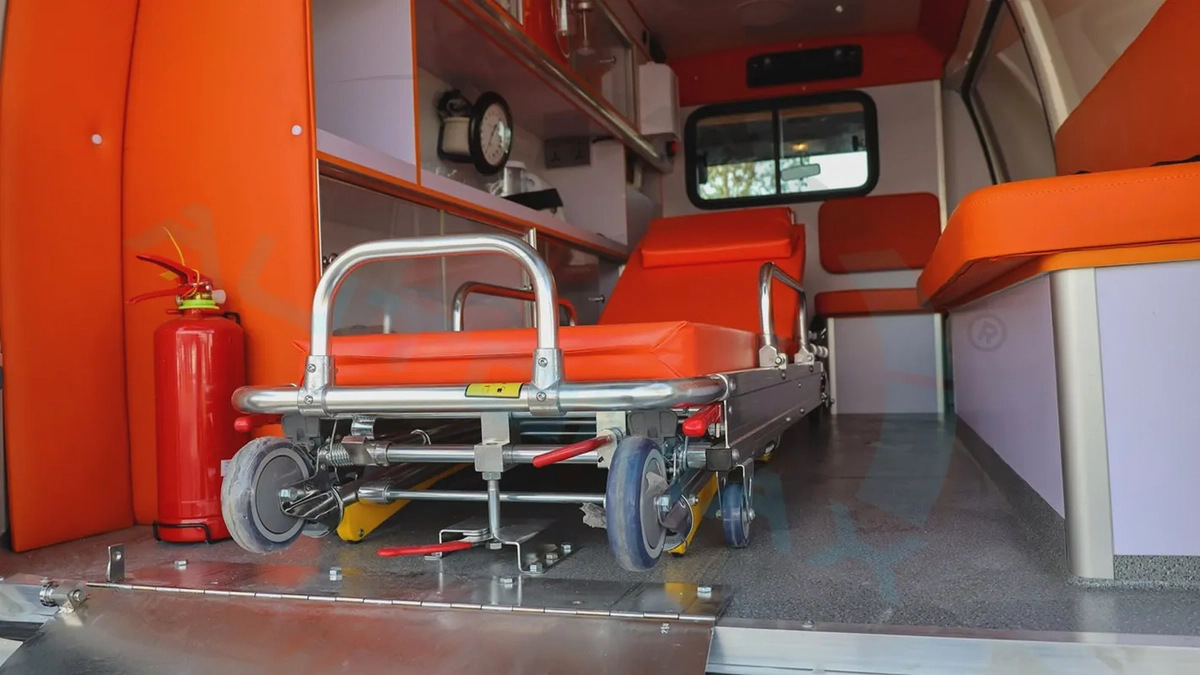 2025 CMC D260 Panel Van ( AMBULANCE ) 2.4L RWD GCC 0Km With 3 Years Or 100,000 Km Warranty-13-13