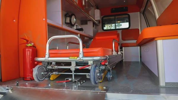 2025 CMC D260 Panel Van ( AMBULANCE ) 2.4L RWD GCC 0Km With 3 Years Or 100,000 Km Warranty