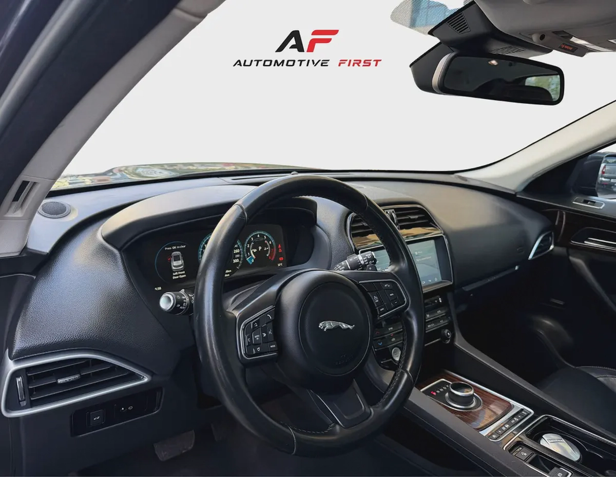 2017 Jaguar F-Pace 35T Pure - GCC Specs