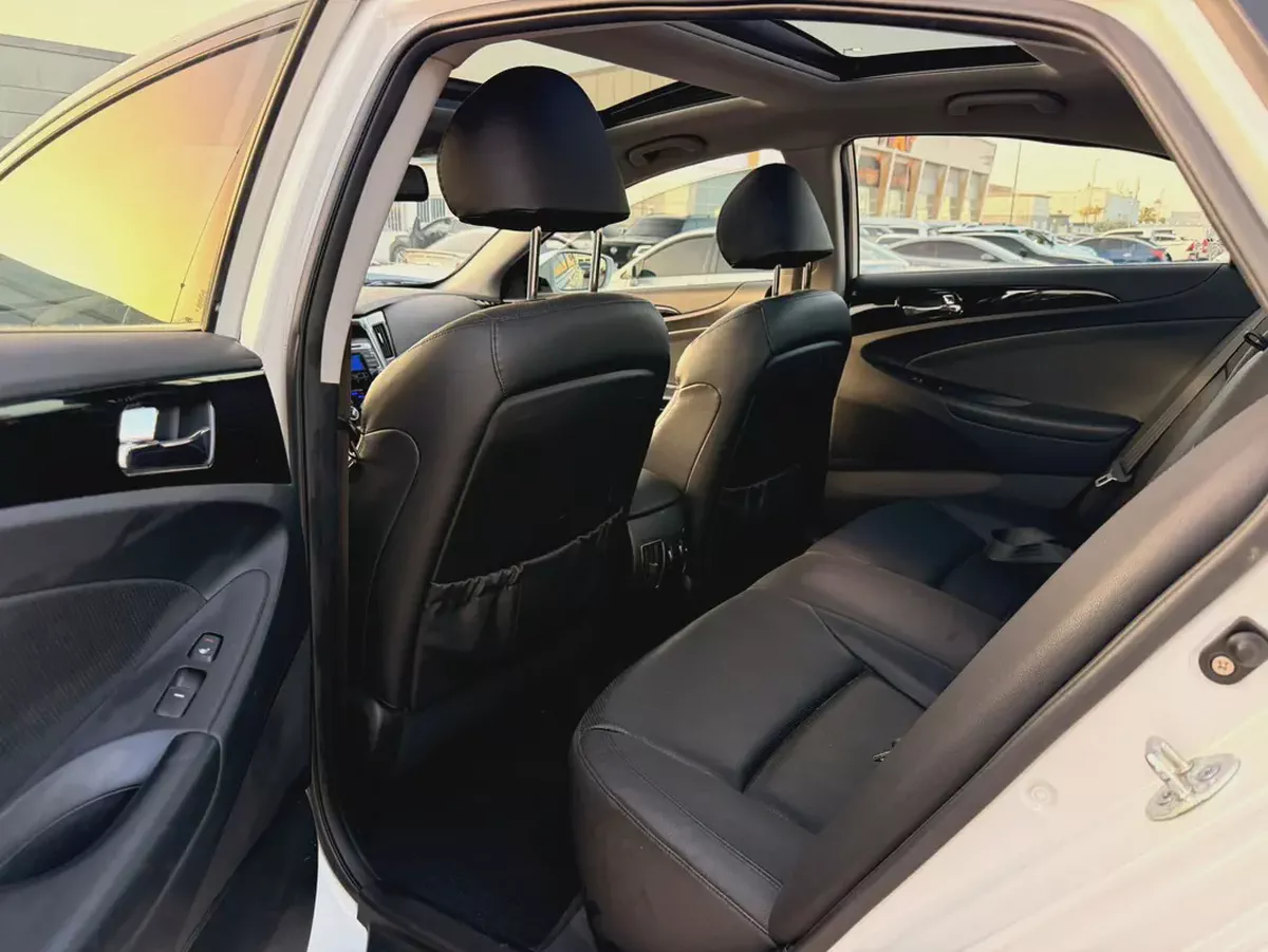 2011 Hyundai Sonata Limited (Korean Specs) - Excellent Condition-10-10