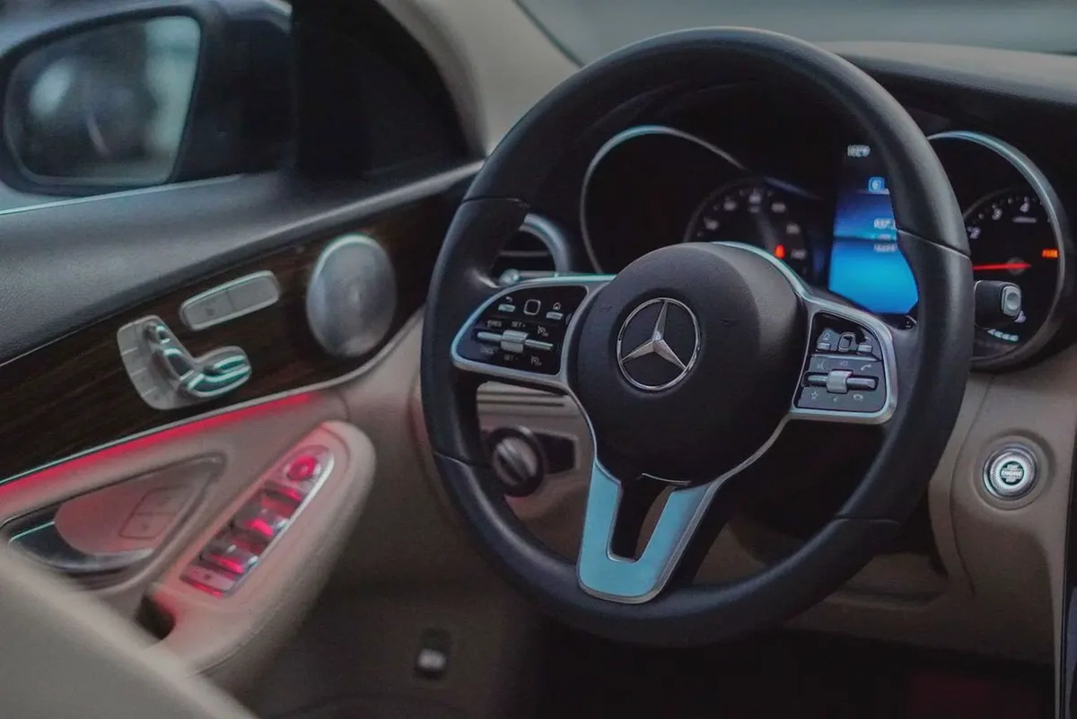 MERCEDES C300 2020-7-7