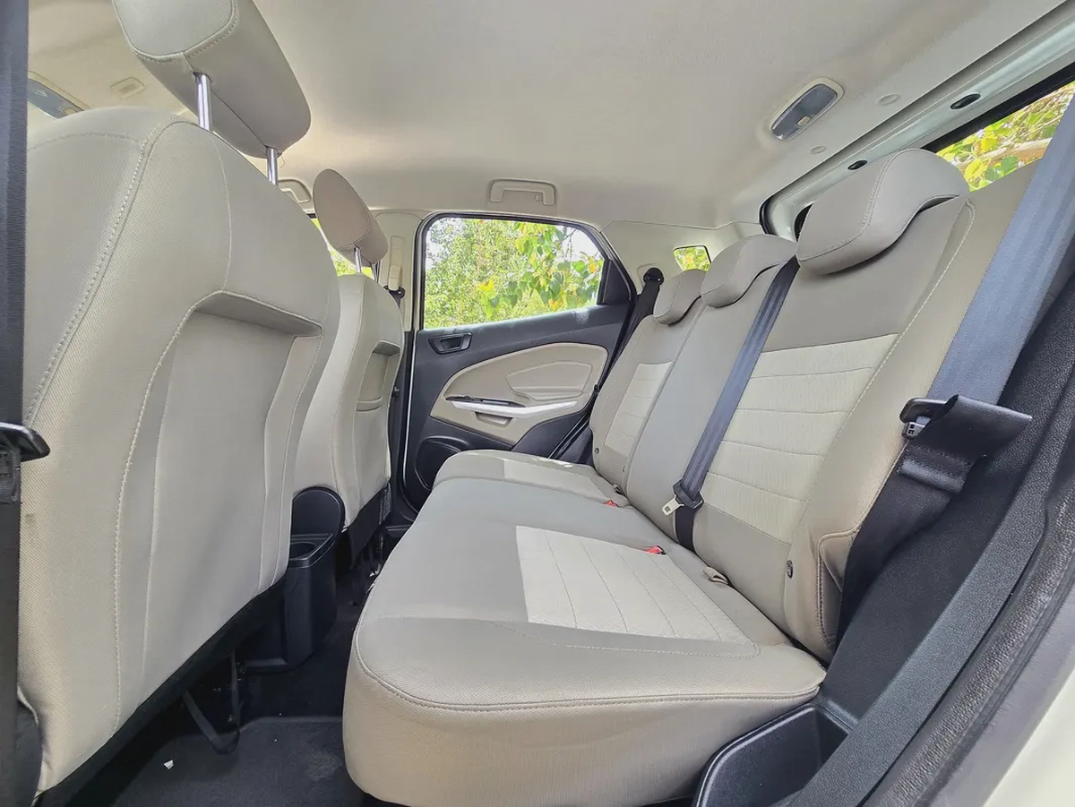 LOW KMs! | Ford Ecosport Mid 2018 - GCC Specs - Well Maintained-6-6