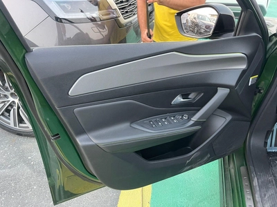 New 2023 Peugeot 308-1