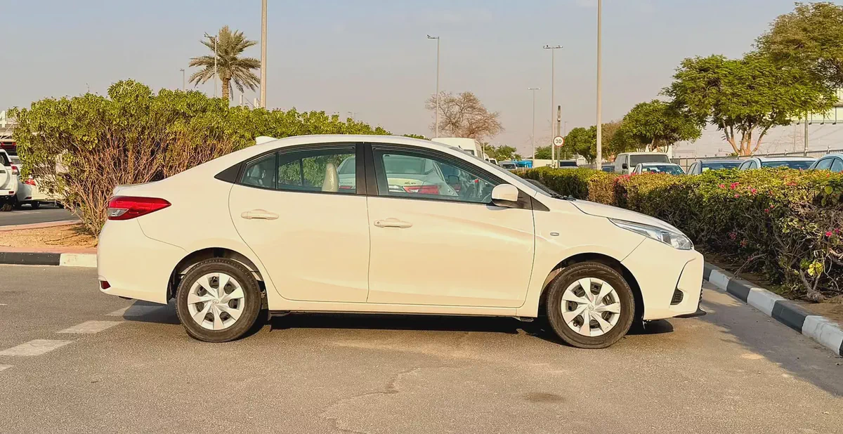 Toyota Yaris 1.5L 2022 GCC Specs Excellent Condition-6-6