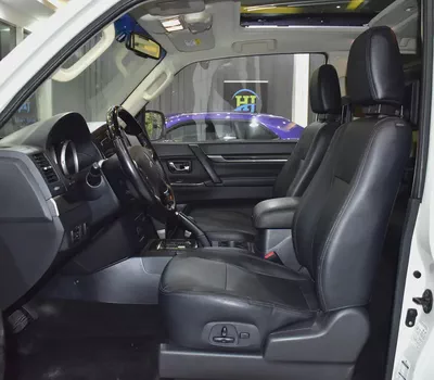 EXCELLENT DEAL for our Mitsubishi Pajero 3.8L GLS 3 Doors ( 2018 Model ) in White Color GCC Specs-9