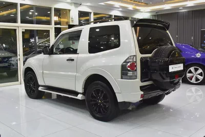 EXCELLENT DEAL for our Mitsubishi Pajero 3.8L GLS 3 Doors ( 2018 Model ) in White Color GCC Specs-6