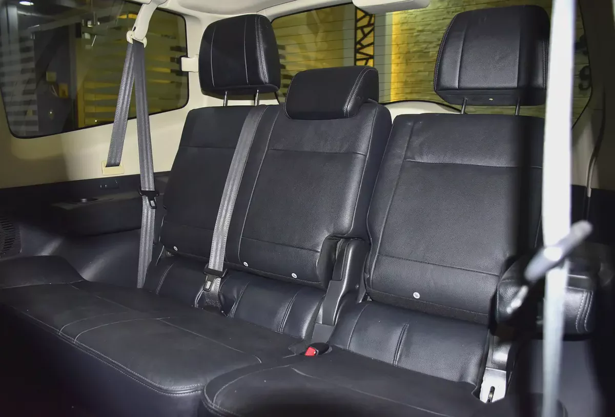 EXCELLENT DEAL for our Mitsubishi Pajero 3.8L GLS 3 Doors ( 2018 Model ) in White Color GCC Specs-15-15