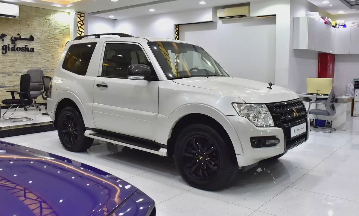 EXCELLENT DEAL for our Mitsubishi Pajero 3.8L GLS 3 Doors ( 2018 Model ) in White Color GCC Specs-2-2