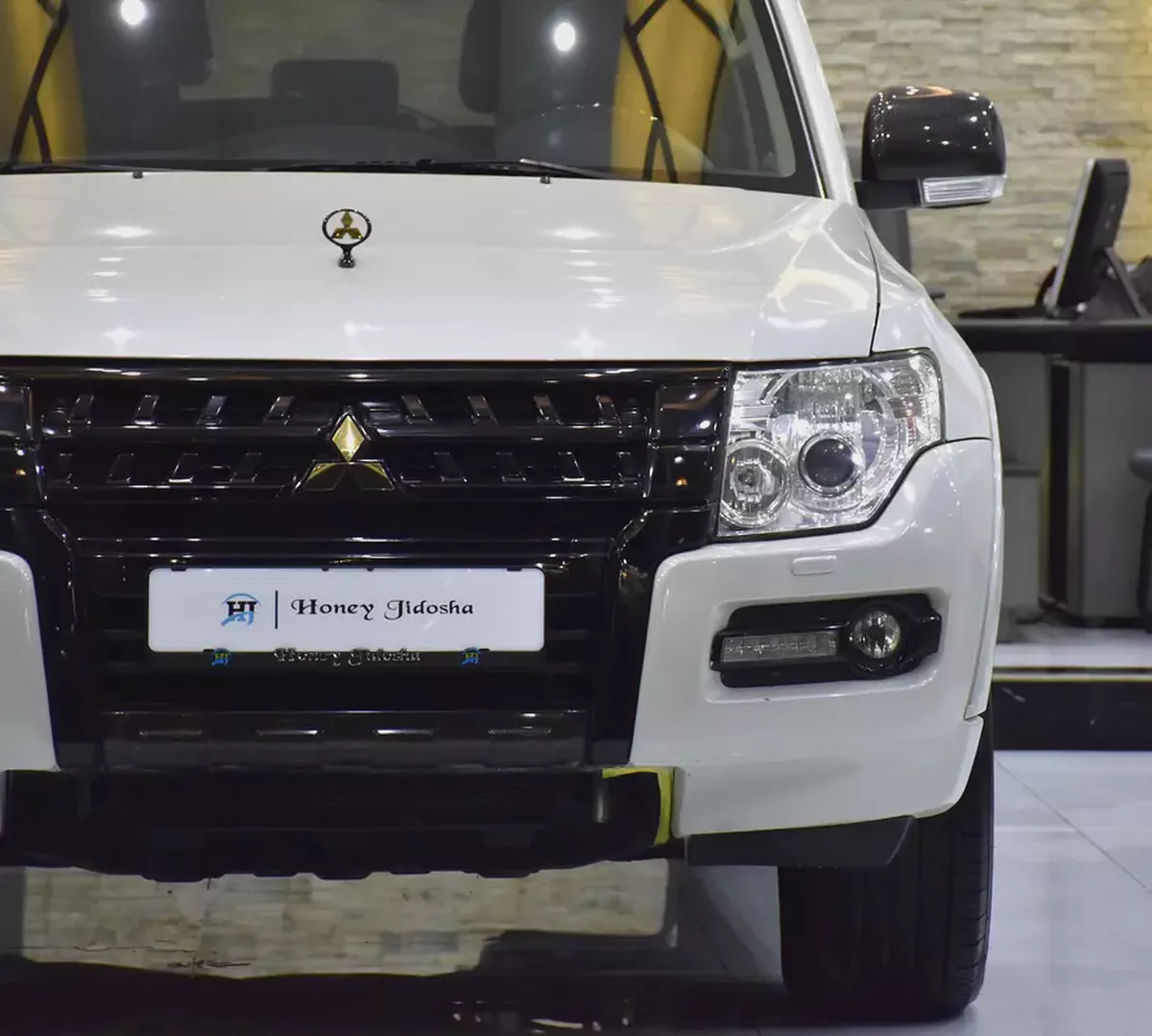 EXCELLENT DEAL for our Mitsubishi Pajero 3.8L GLS 3 Doors ( 2018 Model ) in White Color GCC Specs-3-3