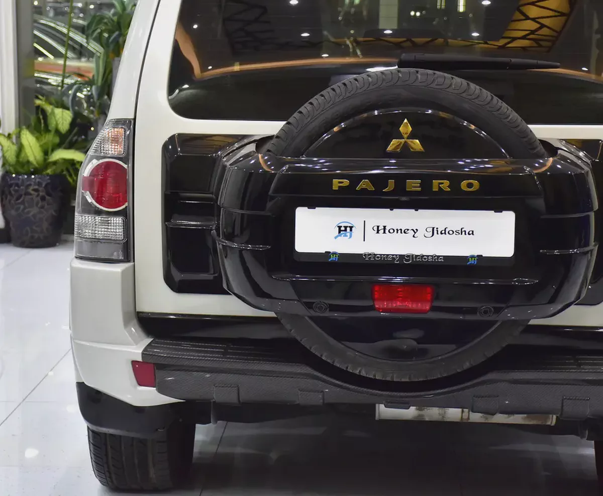 EXCELLENT DEAL for our Mitsubishi Pajero 3.8L GLS 3 Doors ( 2018 Model ) in White Color GCC Specs-7-7