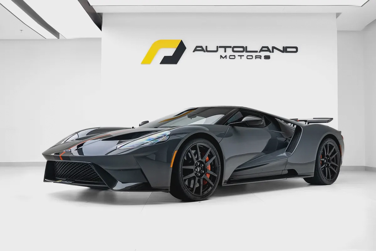 2021 FORD GT | CARBON SERIES | AKRAPOVIC EXHAUST
