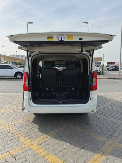 2023 Toyota Granvia Premium GCC Specs-6
