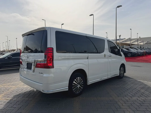 2023 Toyota Granvia Premium GCC Specs