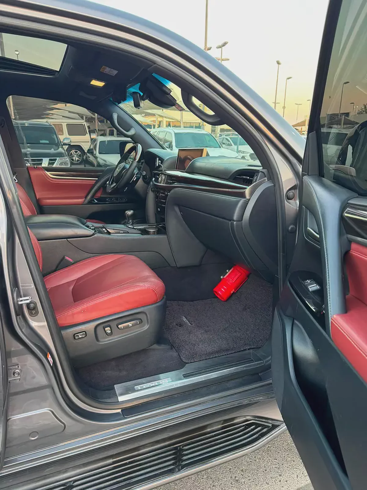 لكذس Lx 570 خليجي Lexus LX 570 Sport S+ 2017 | GCC Specs | Pristine Condition-12-12