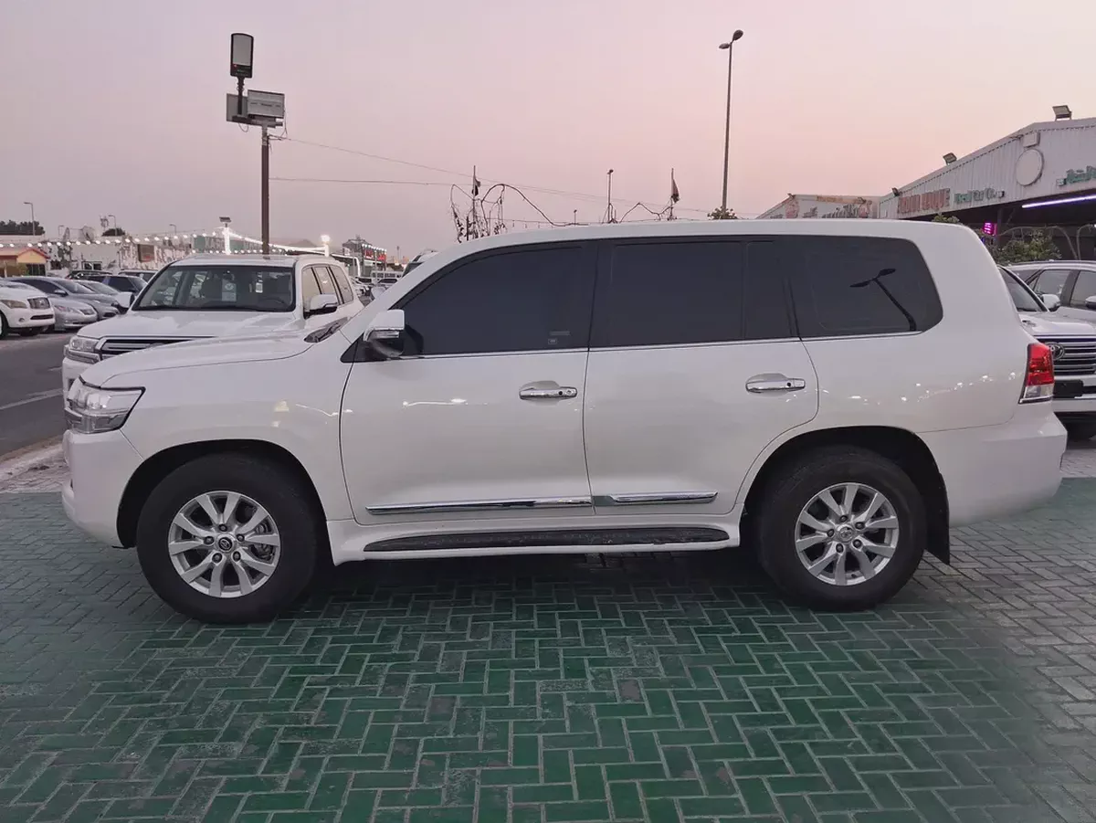 Toyota Land Cruiser VXR 2011 GCC Specs-2-2
