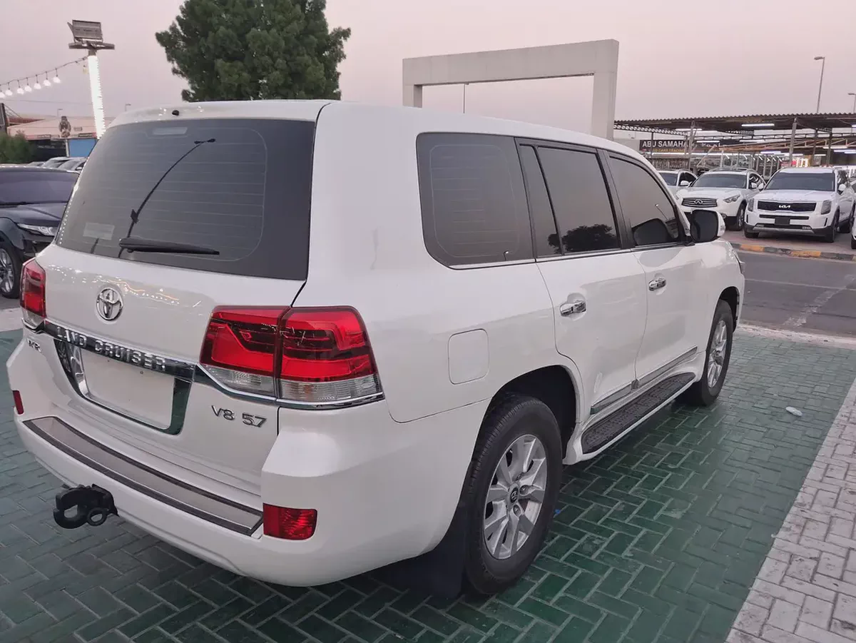 Toyota Land Cruiser VXR 2011 GCC Specs-4-4