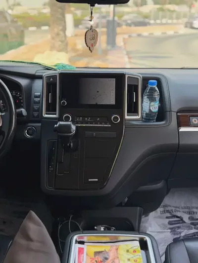 Toyota Granvia 2024 Premium GCC Specs with 130,096 Km  Driven-10