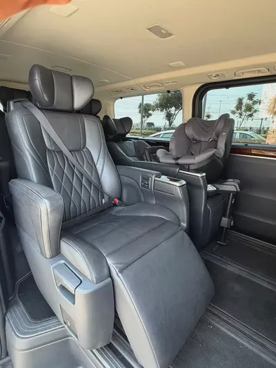 Toyota Granvia 2024 Premium GCC Specs with 130,096 Km  Driven-15